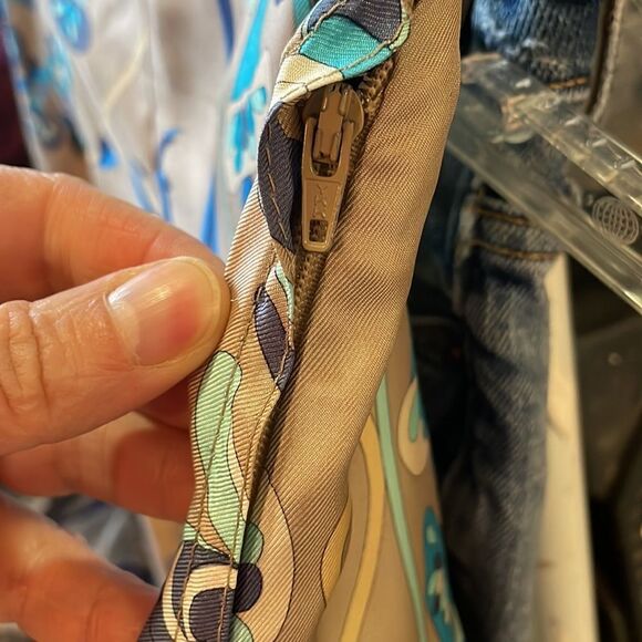 Emilio Pucci 100% Silk Printed Skirt 2000’s collection - Picture 6 of 9